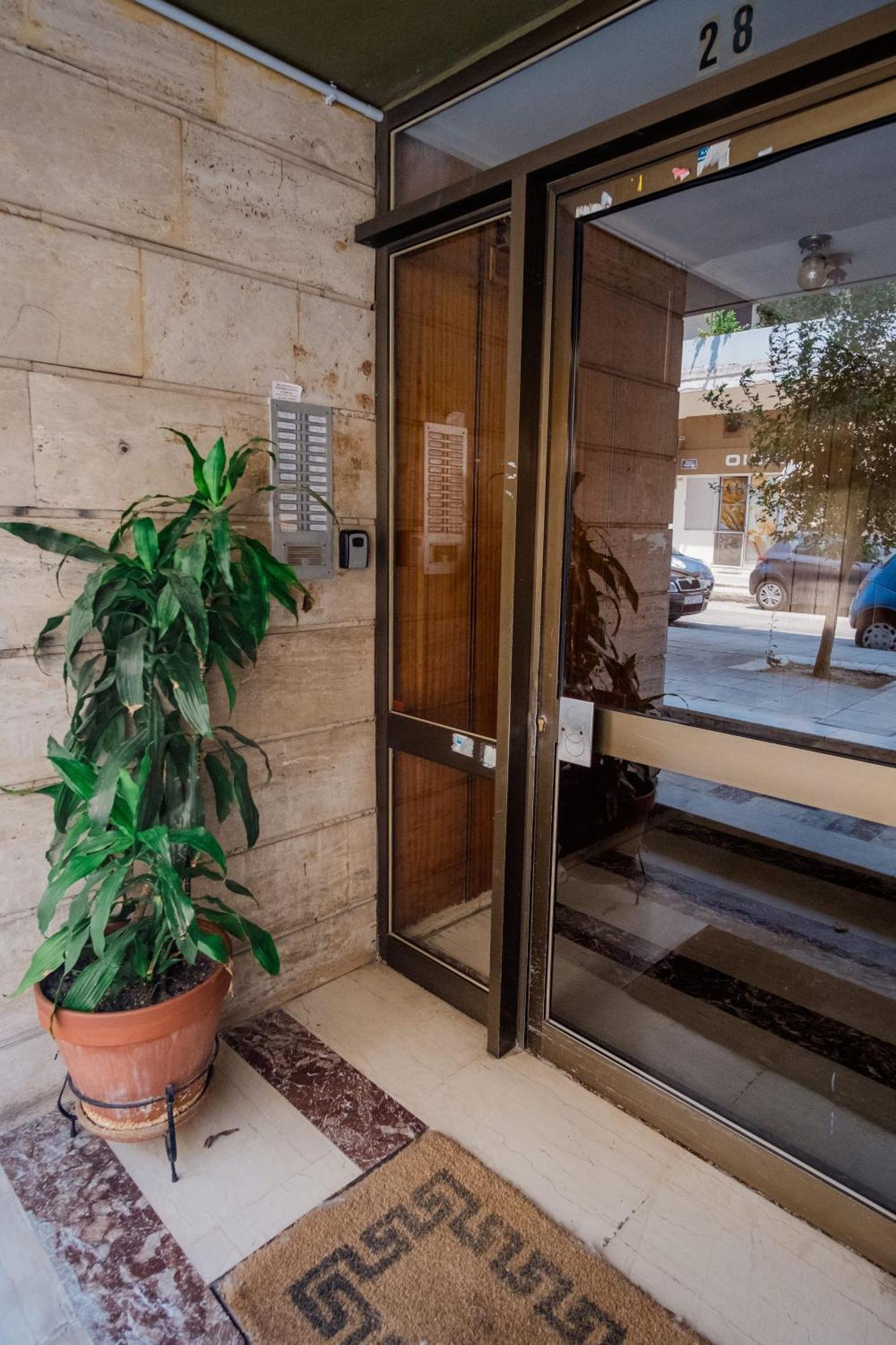 Charming & Authentic Gem - Walk To Port & Shops! Patras Exterior foto