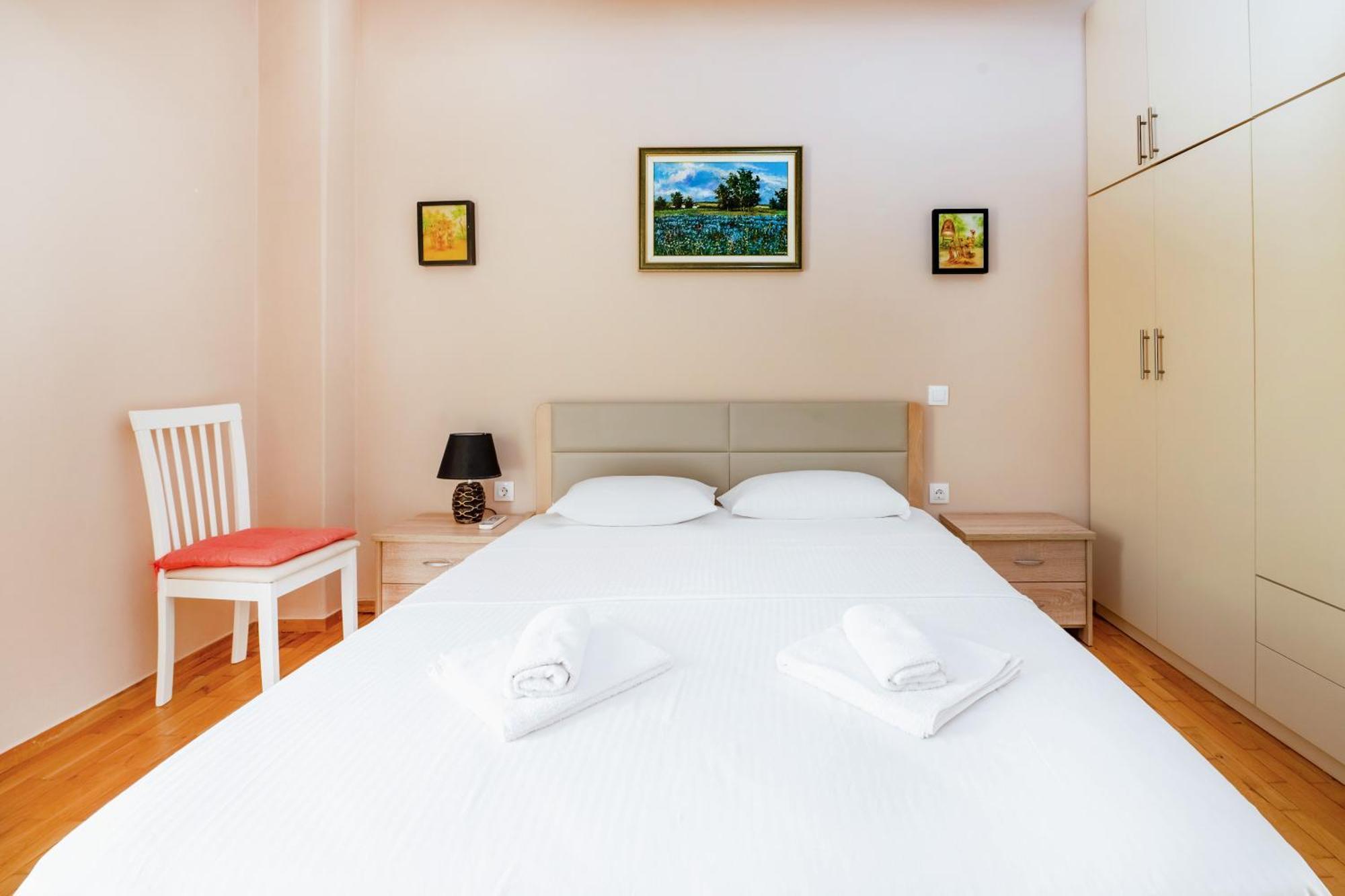 Charming & Authentic Gem - Walk To Port & Shops! Patras Exterior foto