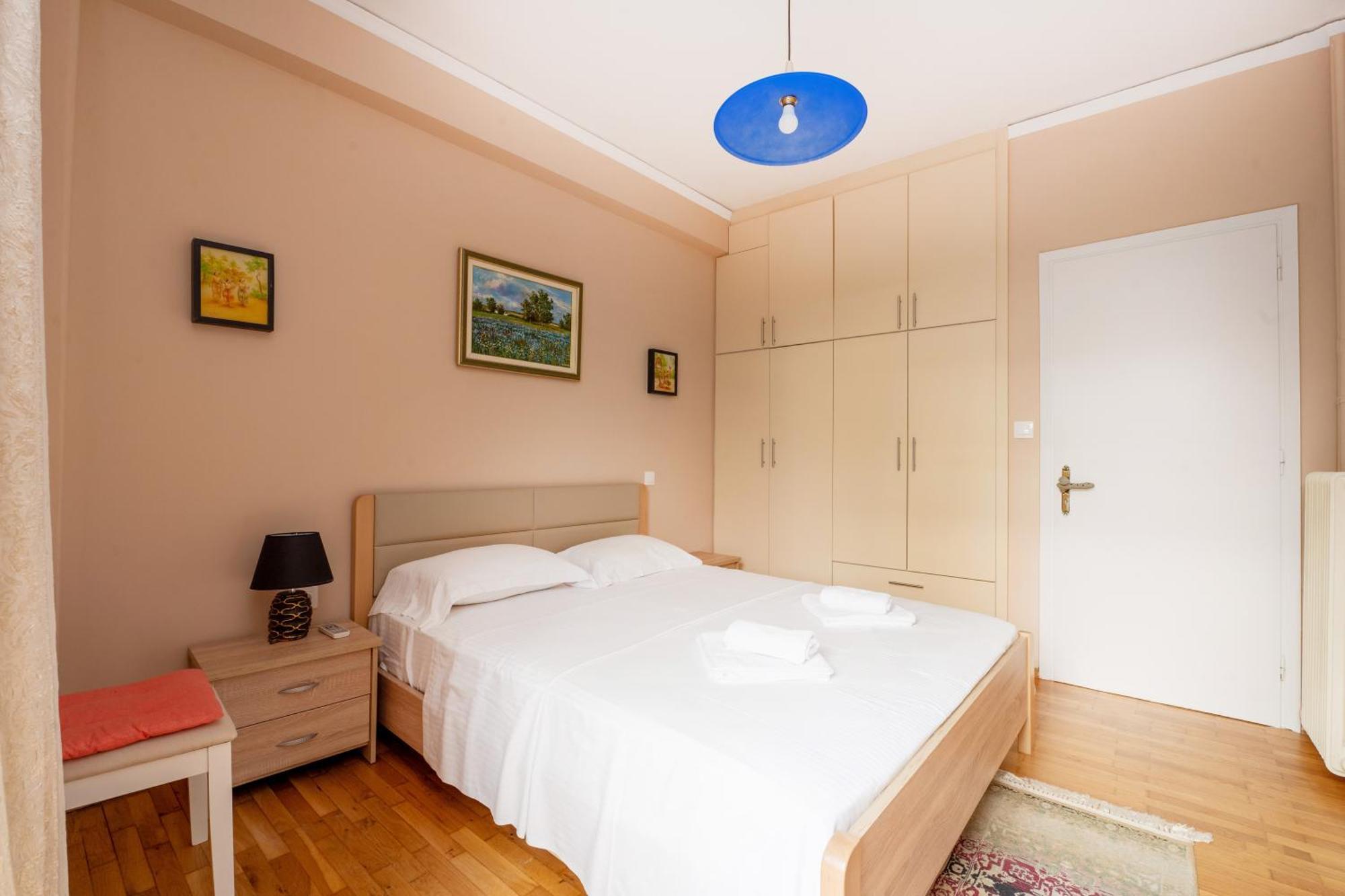 Charming & Authentic Gem - Walk To Port & Shops! Patras Exterior foto