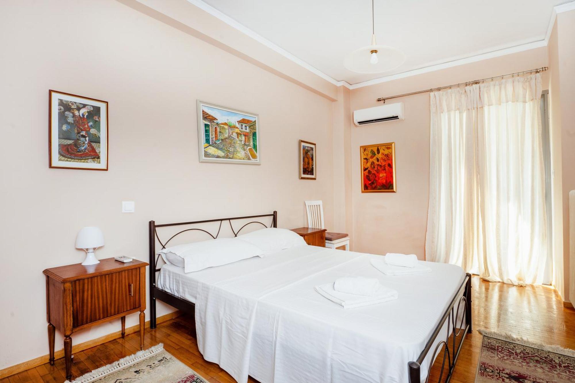 Charming & Authentic Gem - Walk To Port & Shops! Patras Exterior foto